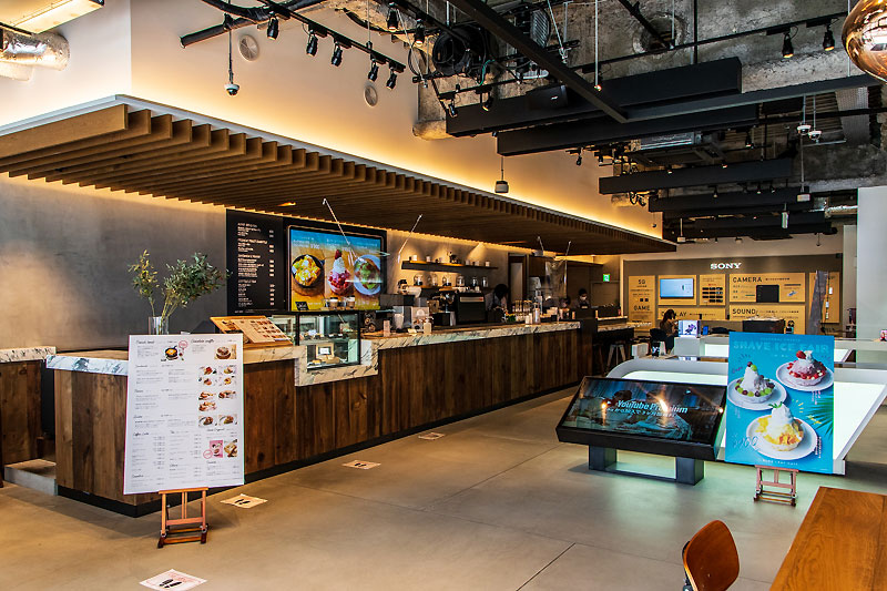 まるでホテルのフロントのようにスタイリッシュでハイグレードなエントランス