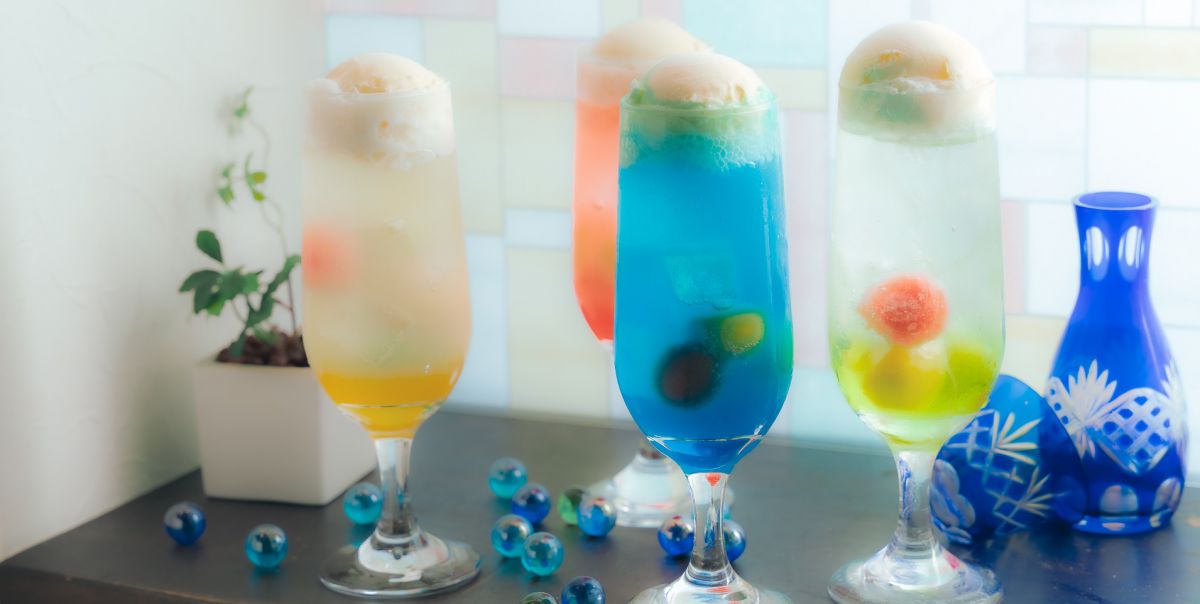 夏限定!レトロかわいい~日本酒バルのひんやり「大人の日本酒クリームソーダ」