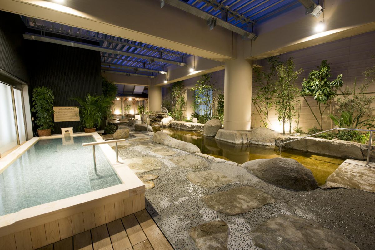 天然温泉「スパ ラクーア」