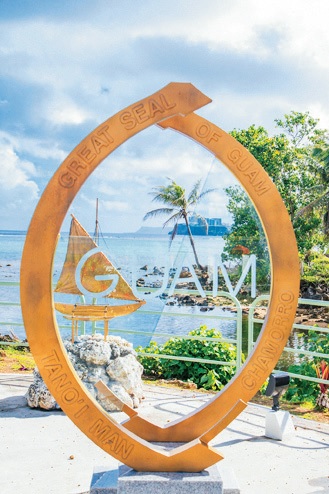 グアムの地域の紋章をモチーフにしたモニュメント