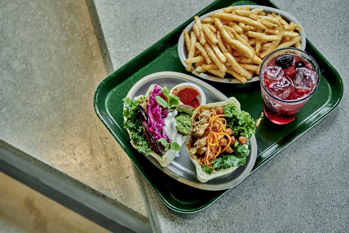 「ピタサンド」900円〜 ※午前中限定「ミニピタ4種」420円（税抜）