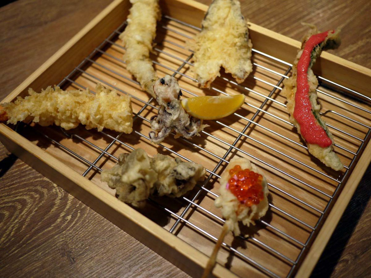 大海老、チカ、ズッキーニ明太子、サーモンタルタルいくら天、舞茸、アナゴ、イイダコ