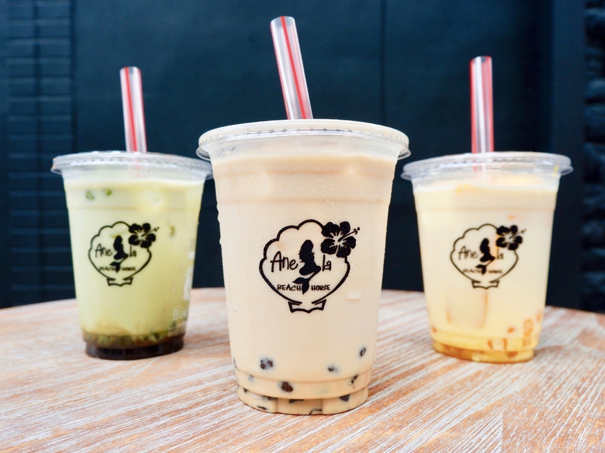 左から「あした葉黒糖抹茶ラテ」、「タピオカミルクティー」、「マンゴーミルクタピオカ」　M 550円、L 650円