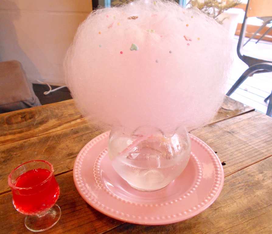 金魚鉢フルーツソーダ（ピンクグレープフルーツ味）　700円