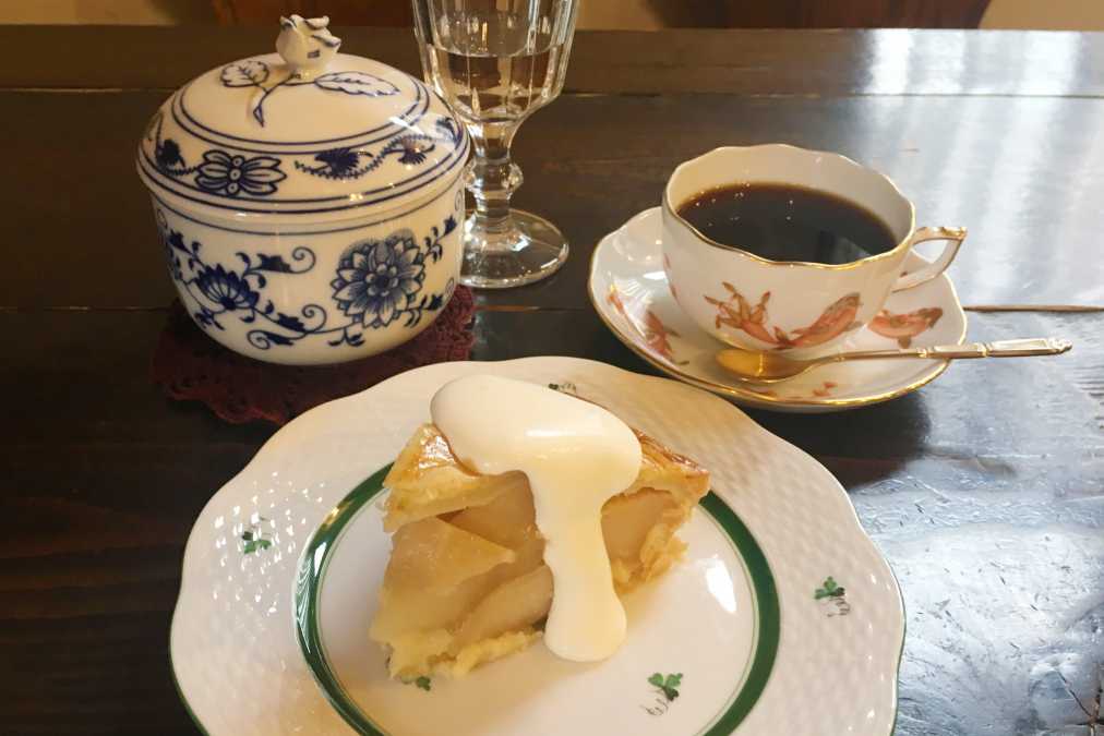 手前・アップルパイ　500円　　右奥・ベストブレンド　700円