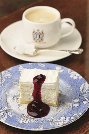 レアチーズケーキ　コーヒー又は紅茶付き（1200円）