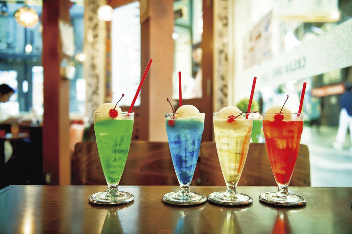 クリームソーダ　各690円