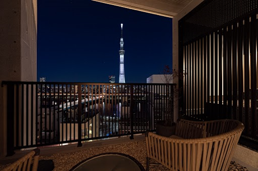 「Corner Twin Room」のバルコニー