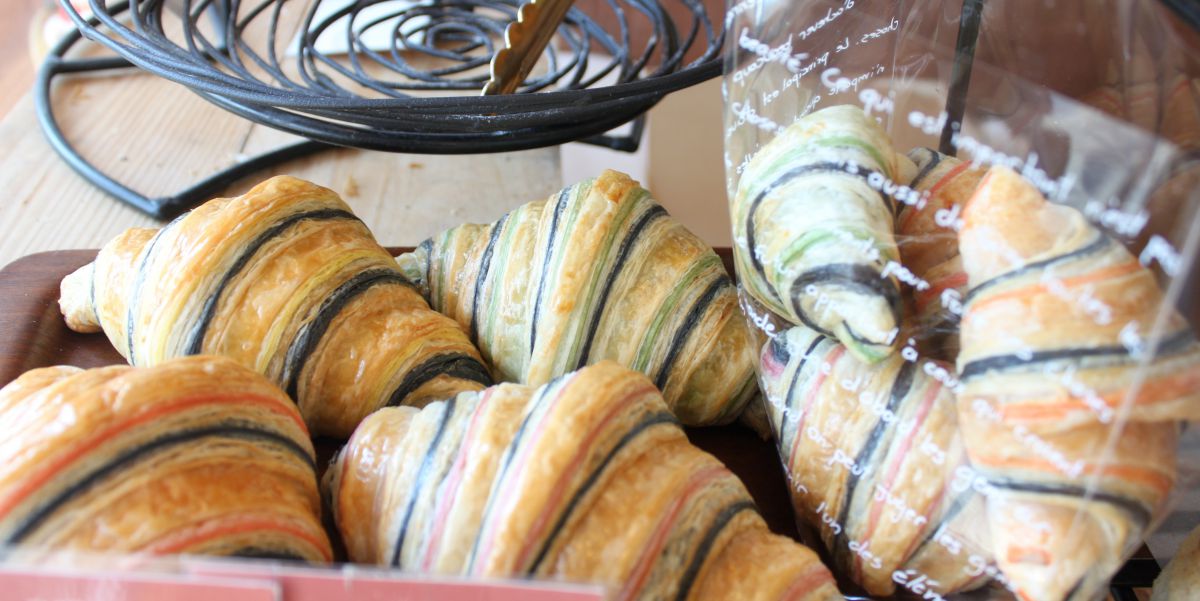 パン激戦区、阪神間で話題！パリのエスプリを感じるカラフルクロワッサン