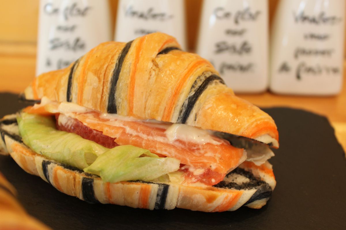 カラクロ サーモン 499円