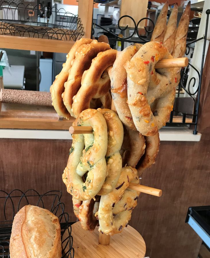 ブレッドゼル（ドライトマト、イチジクトブルーチーズなど全6種） 173円