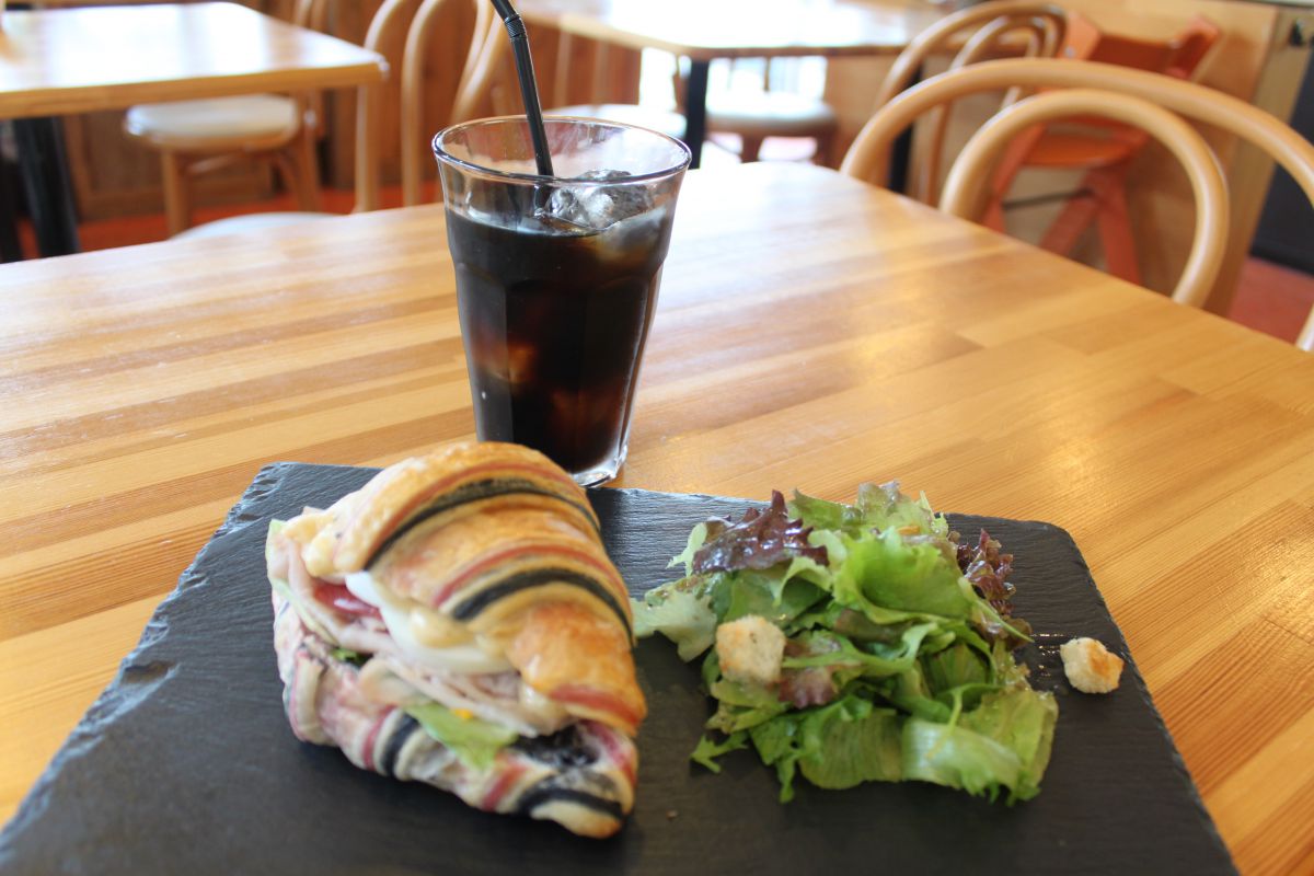 サラダセット 799円（お好きなパン＋300円）