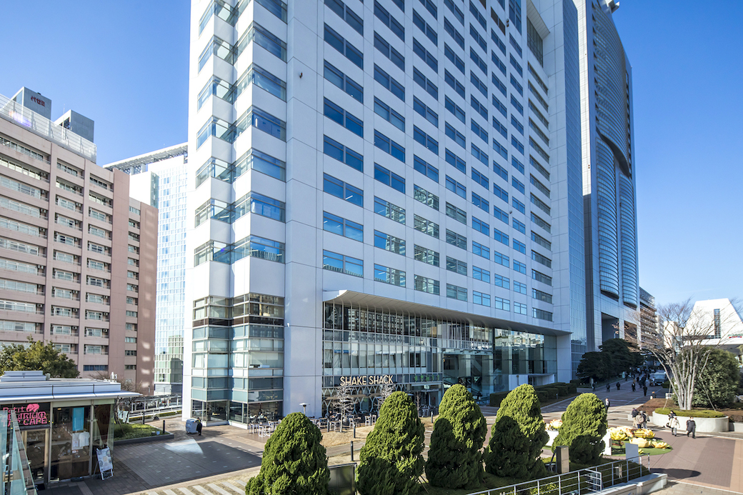 1〜4階にはショップはグルメスポットもある