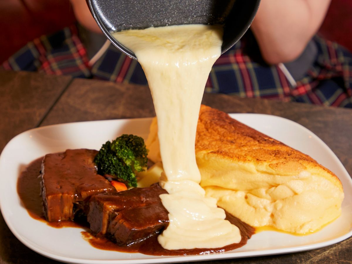 牛バラ肉の赤ワイン煮込み 2200円