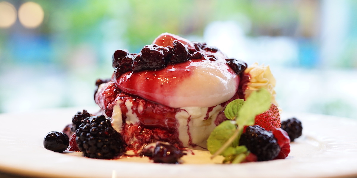 とろけるチーズ袋を大胆トッピング！食べるべきひと皿はこれ