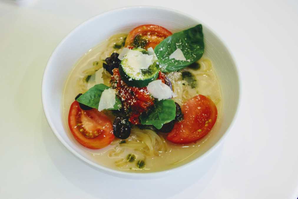 トマトバジル冷麺　1180円（税込）