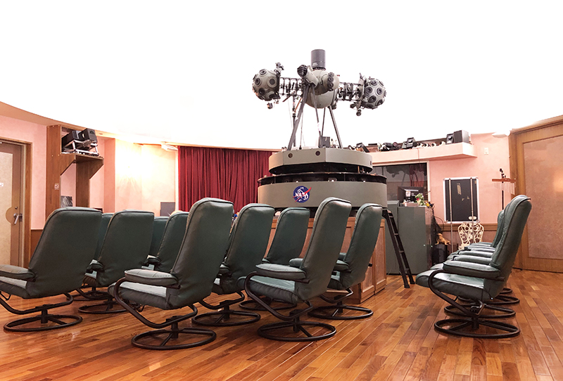 入館料 1人1,050円（税込）プレミアムシートはプラス500円