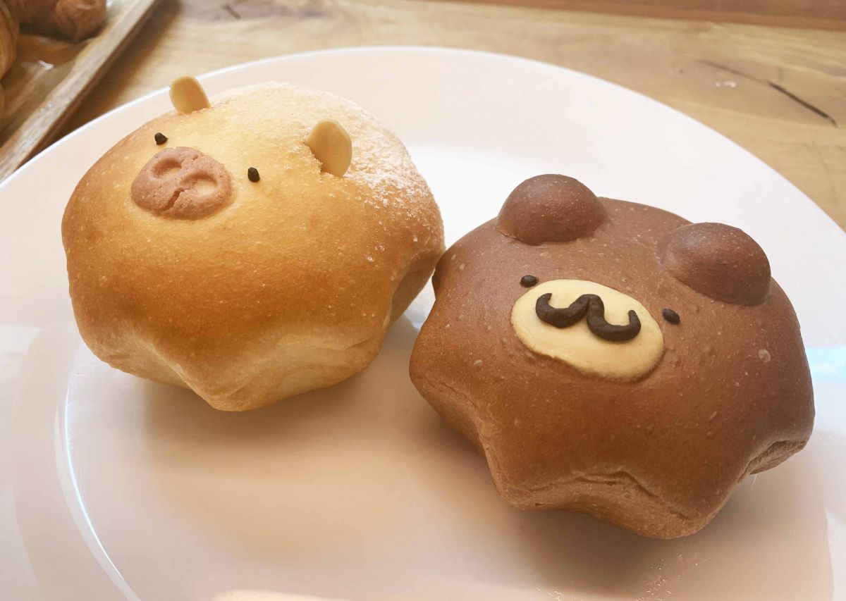 左からフランボワーズショコラブタさん、メイプルクリームチーズクマさん ともに250円（税込）