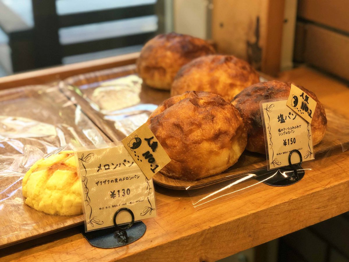 「メロンパン」130円、「塩パン」 150円（ともに税込）