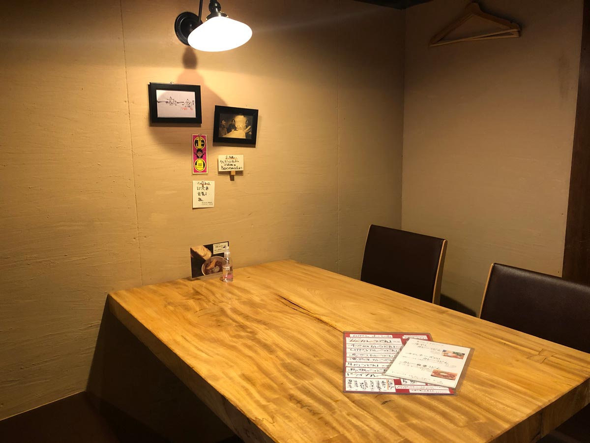 落ち着いた店内