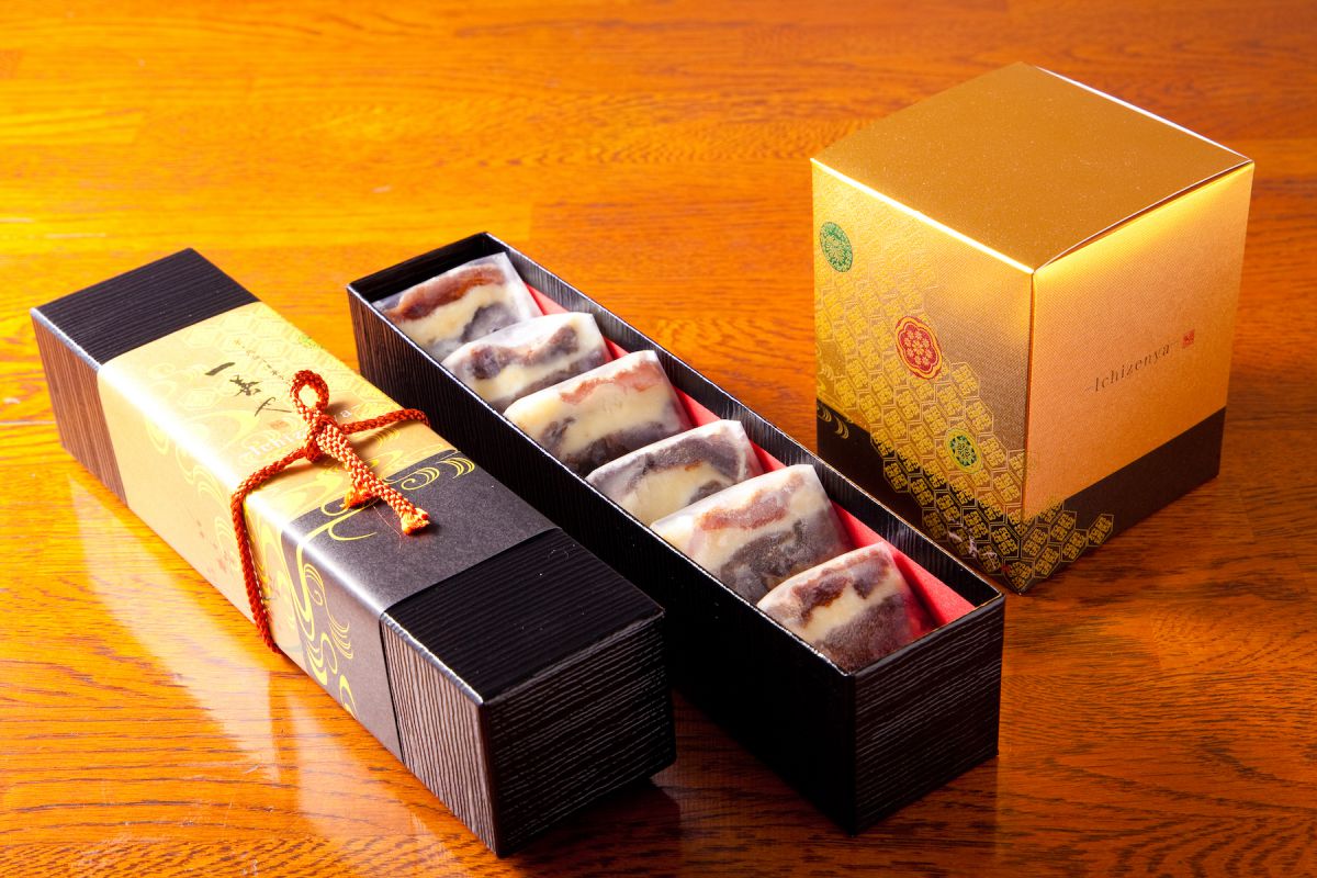 干柿と胡桃と無花果のミルフィーユ 6個入り　3240円（税込）