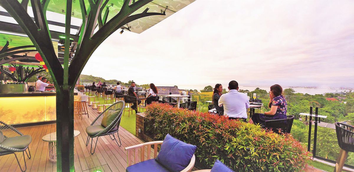 【バリ島】心もお腹も大満足！南国の海を眺めるシービューダイニング3選