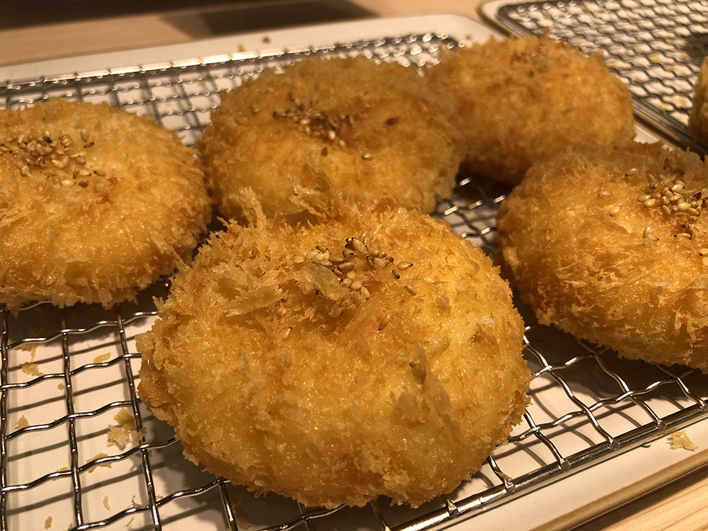 ずわい蟹のプレミアムクリームコロッケ 360円（税抜）