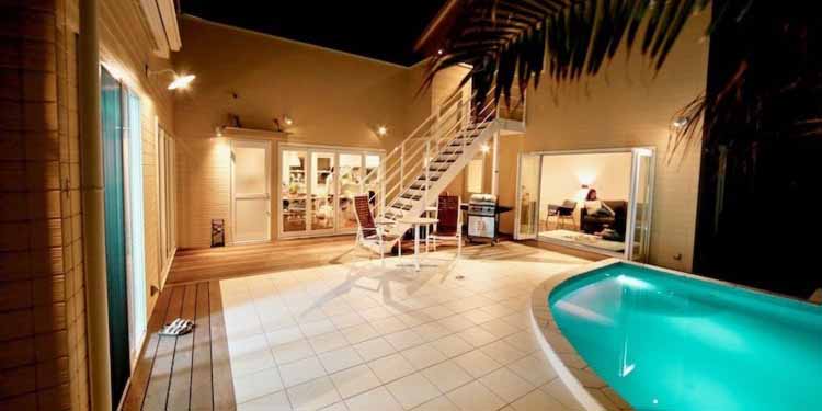 海まで歩いて2分！鎌倉のガーデンプール付きゲストハウスでお泊り女子会♩