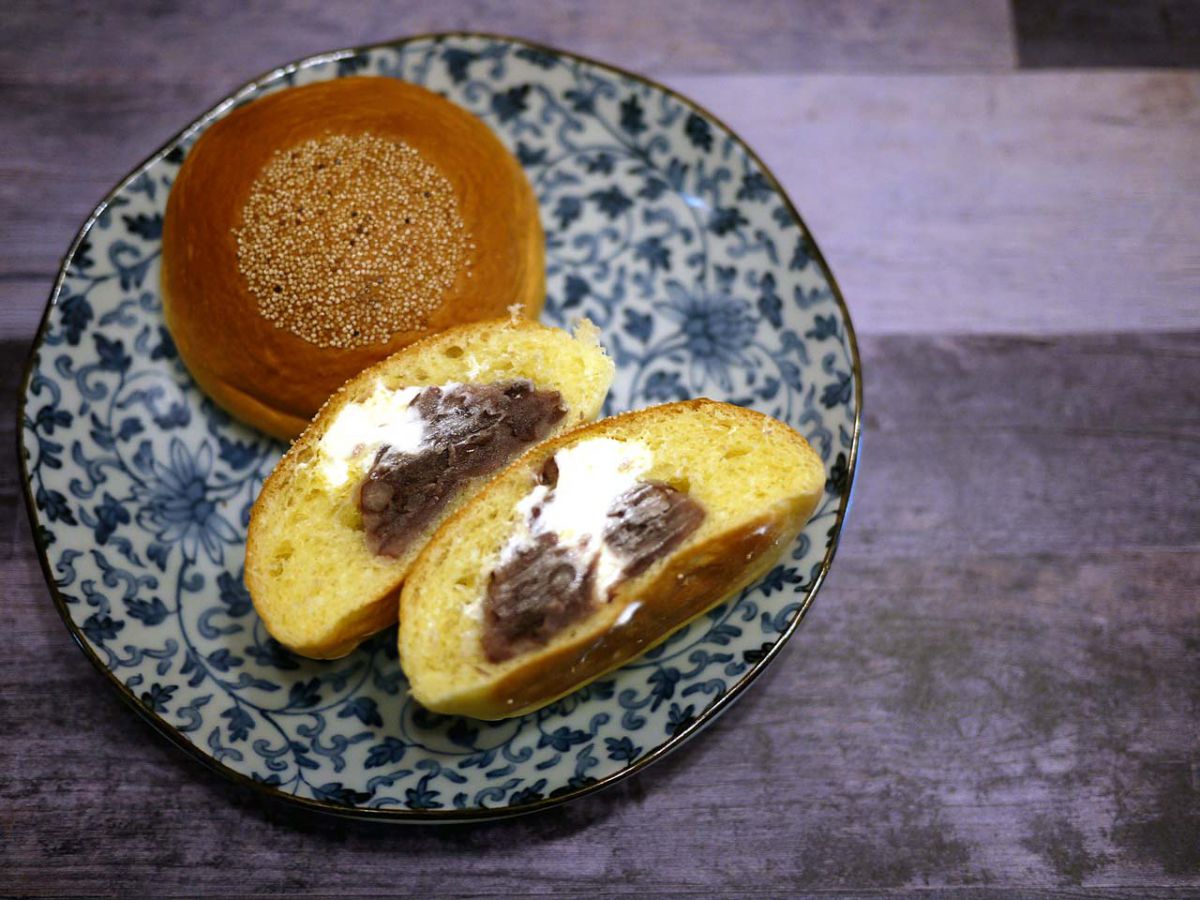 「岡田謹製あんバタパン」303円（税込）