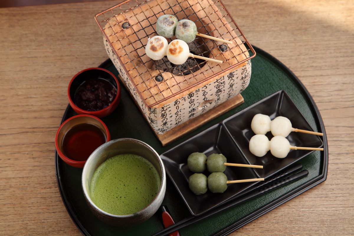 名物ほくほく、お団子セット1350円