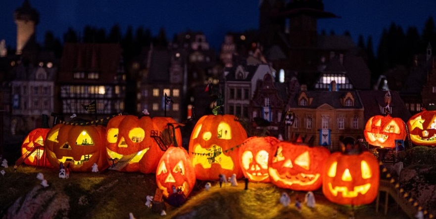 夜は仮装で入場が1000円に!話題の「スモールワールズ TOKYO」でハロウィン開催