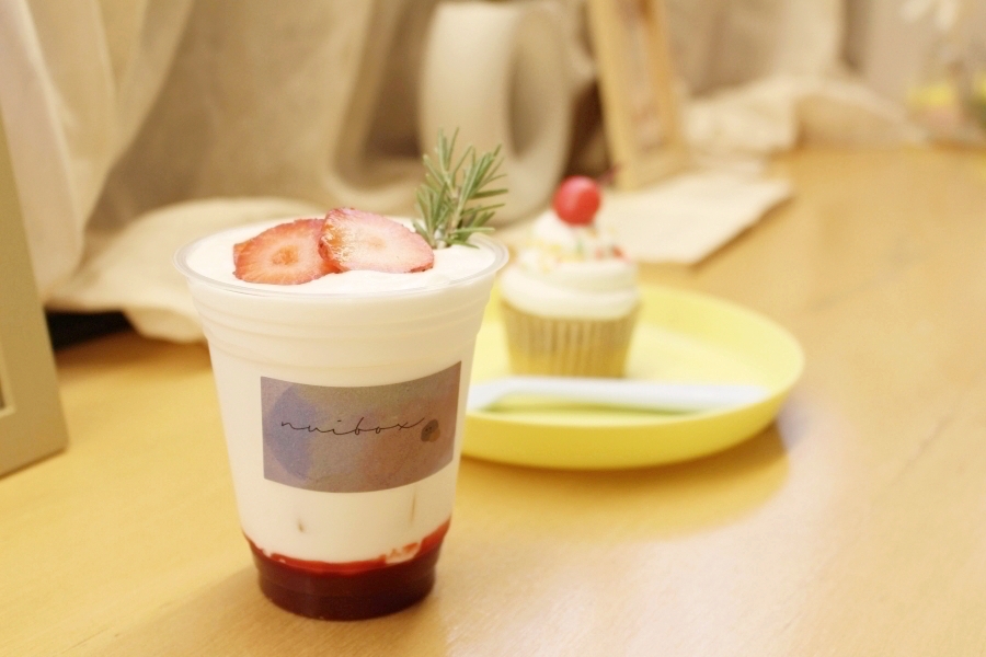 「strawberry latte」600円