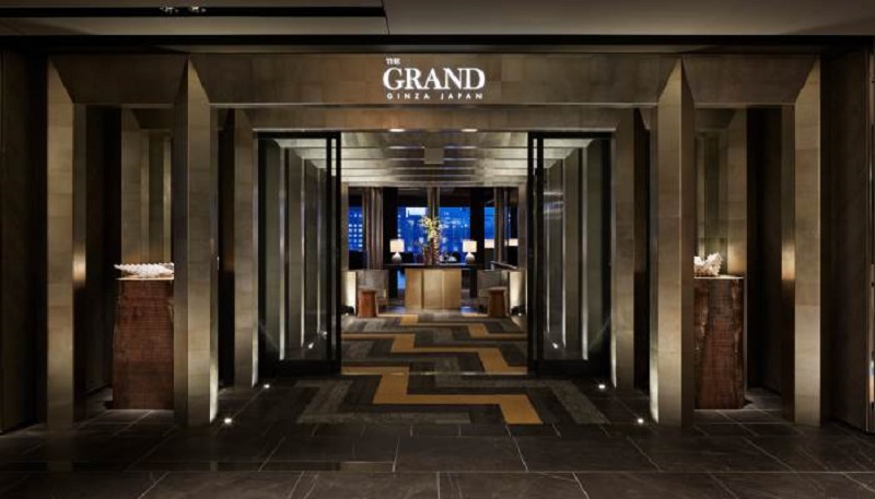 HE GRAND LOUNGE