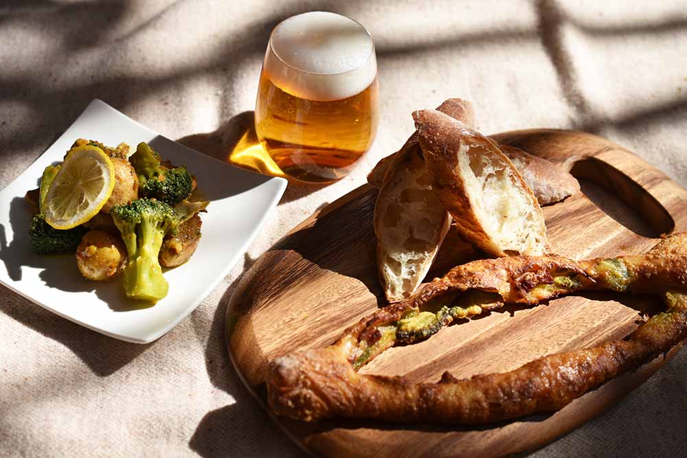 左から、「チキンサブジ」600円、「CBバゲット」310円、「アボカドパンチェッタ」420円（すべて税別）