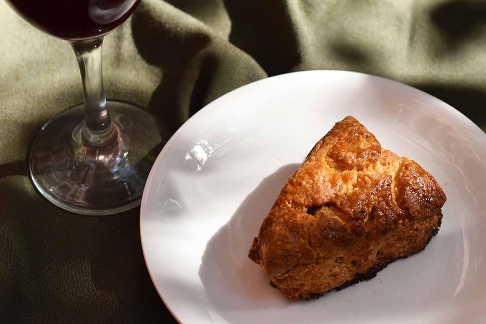 「メープルベーコンビスケット」280円（税別）