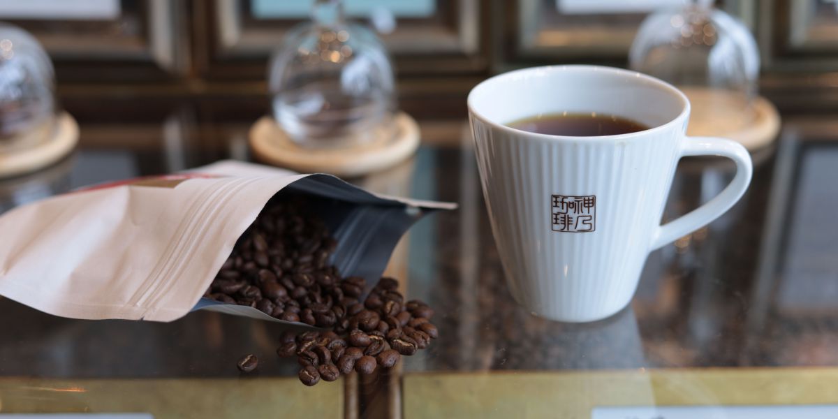 焙煎機を眺めながら絶品のコーヒーを！至福のファクトリー＆ラボを満喫