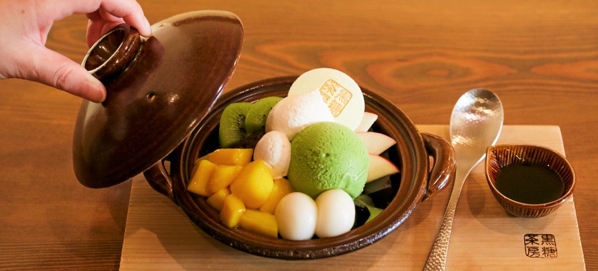 日本初の沖縄純黒糖専門カフェへ！黒糖づくしの豪華な「鍋パフェ」