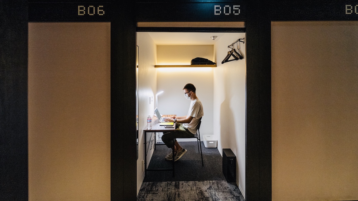「TELEWORK BOOTH」は 8時から24時まで、1日3000円、1時間1000円から