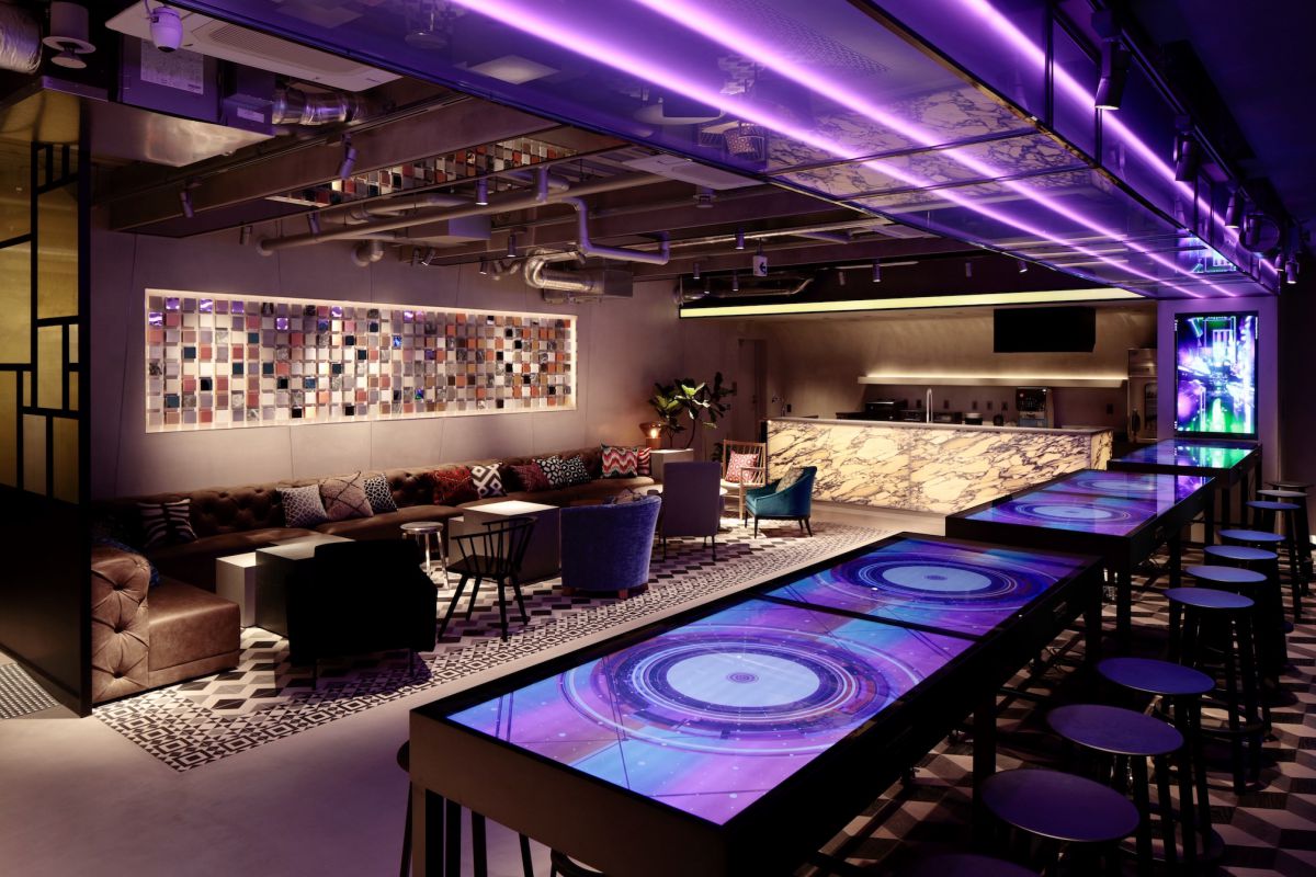 夜の「3階ロビーラウンジ」はよりムーディーに