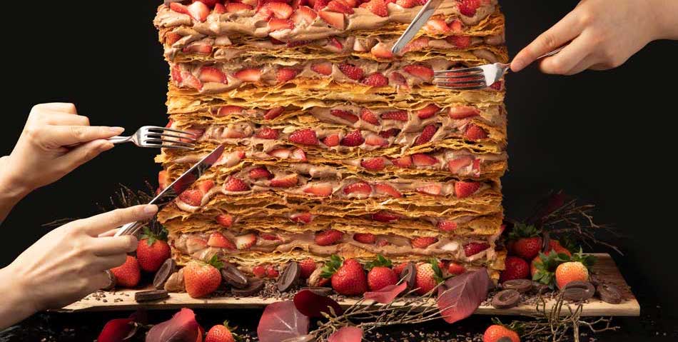 圧巻の「ミル・ミルフィーユ」登場！神戸北野ホテルのクリスマス・ナイトデザート