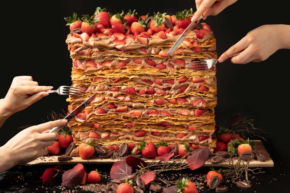 ※ミル・ミルフィーユは予約が30名以上での提供。30名未満の場合は個々にテーブルにお取り分け