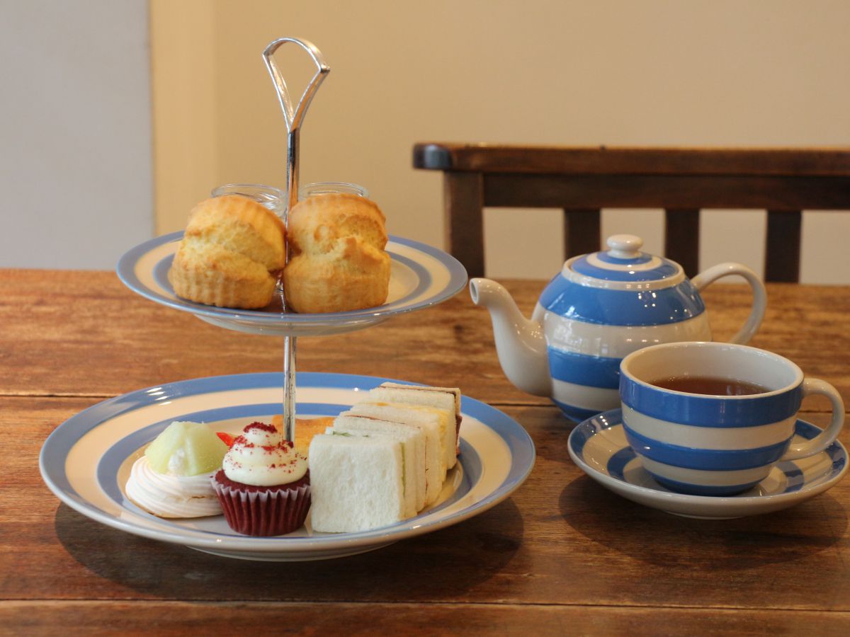 アフタヌーンティーセット1700円～（紅茶の料金による）