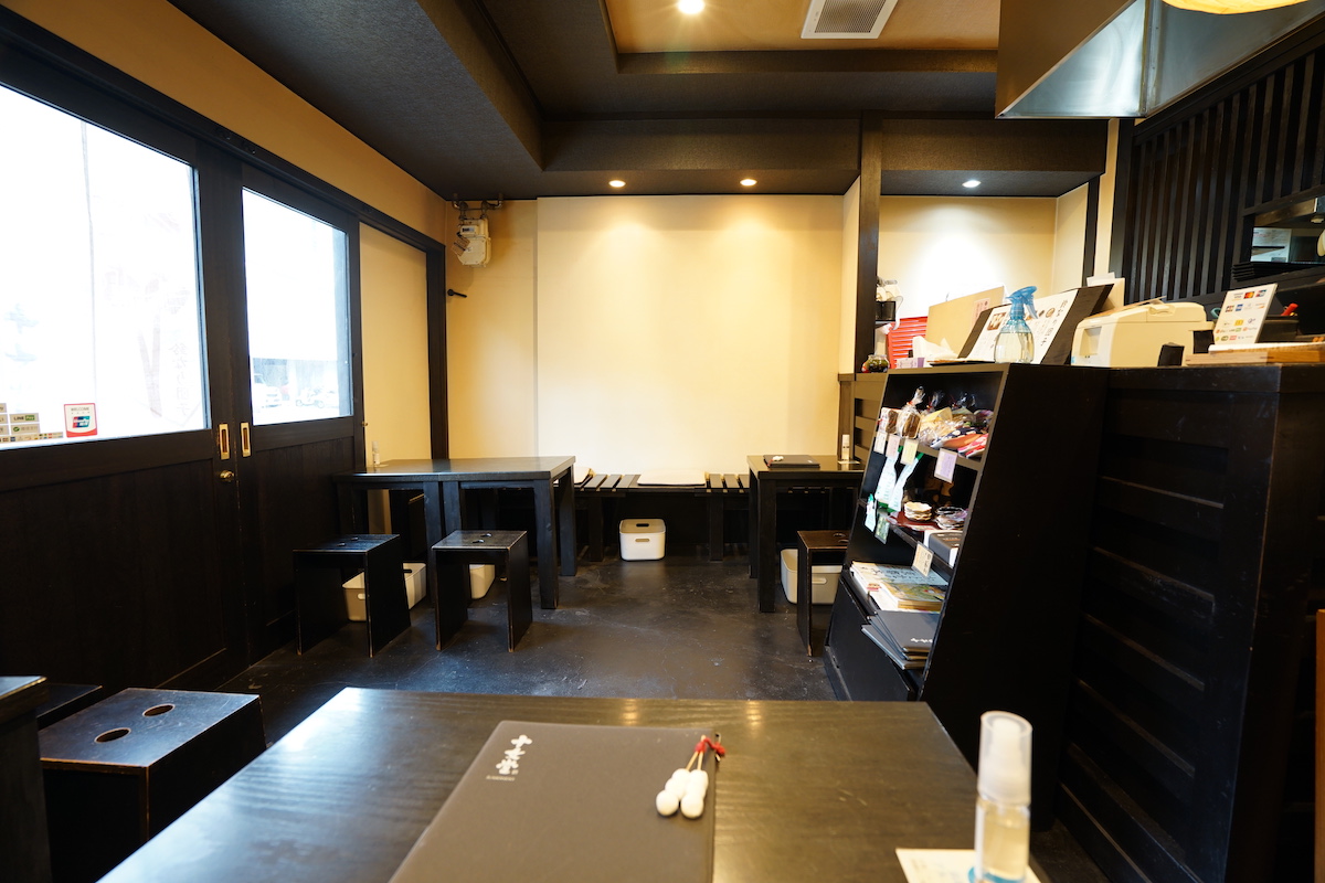 落ち着いた雰囲気の店内