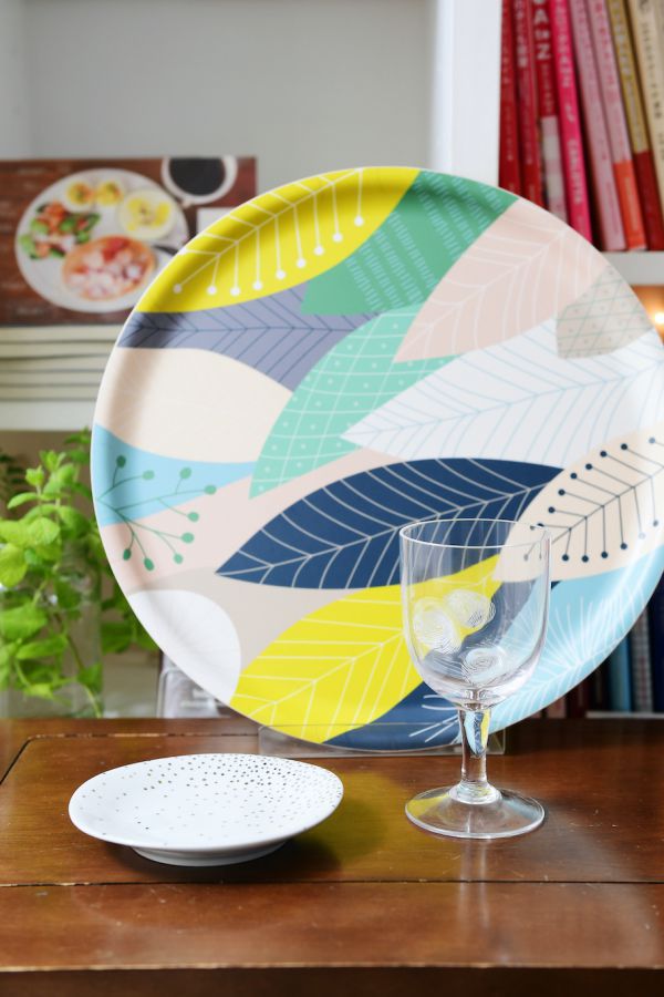 ミニラボ　ラウンドトレー（5390円）／ツェツェ・アソシエ　プレート 13cm コンフェティ（3080円）／ツェツェ・アソシエ　タッチグラス（Sサイズ/Lサイズともに7150円）