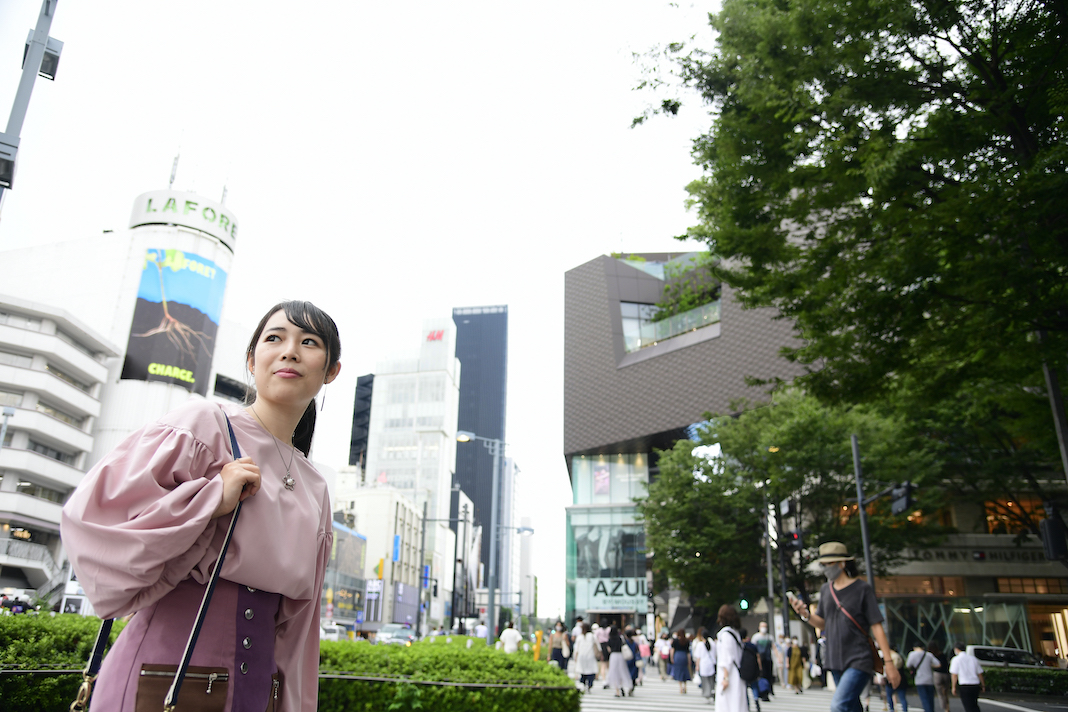 ラフォーレの前で意気込む”のじょ”