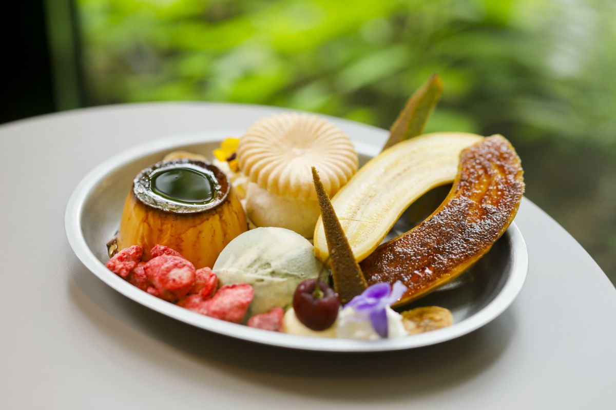 プリン・ア・ラ・モード 1800円※季節によって中身が変わります。