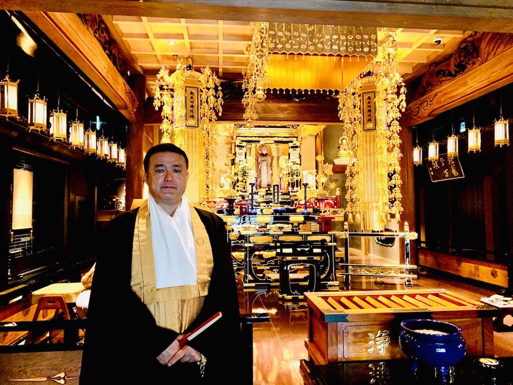 「浄教寺」44代目ご住職・光山公毅さん。え、44代目……⁉「日常の充実のために非日常を体感する『佛道修養』を一緒に体験いたしましょう」（光山さん）