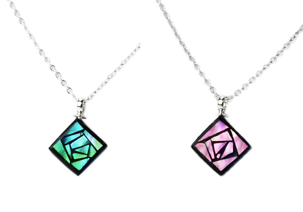 螺鈿ネックレス ばら 16500円〈一辺の長さ：6mm、チェーン：45cm、素地の種類：天然木、表面塗装の種類：漆塗装、貝の種類：鮑貝、生産地：京都、カン素材：スターリングシルバー（SV925）、チェーン素材：ロジウムメッキ〉