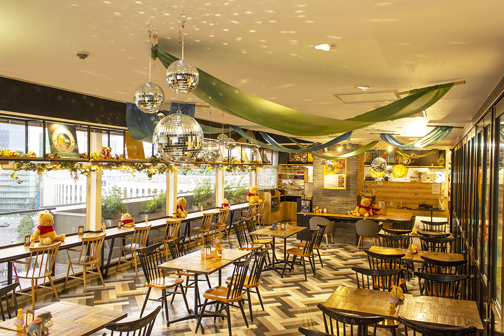 店内は上をみても下をみてもプーさんに溢れたしあわせ空間です♩