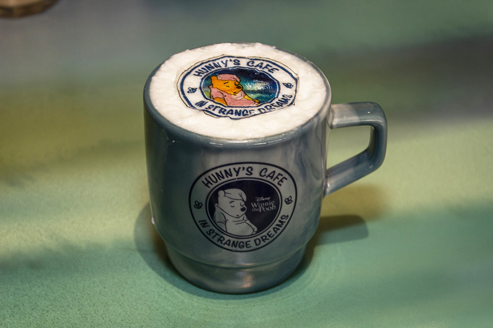 ＜HUNNY’S CAFE＞はちみつオレ　790円／マグカップ付き：2290円（共に税抜）